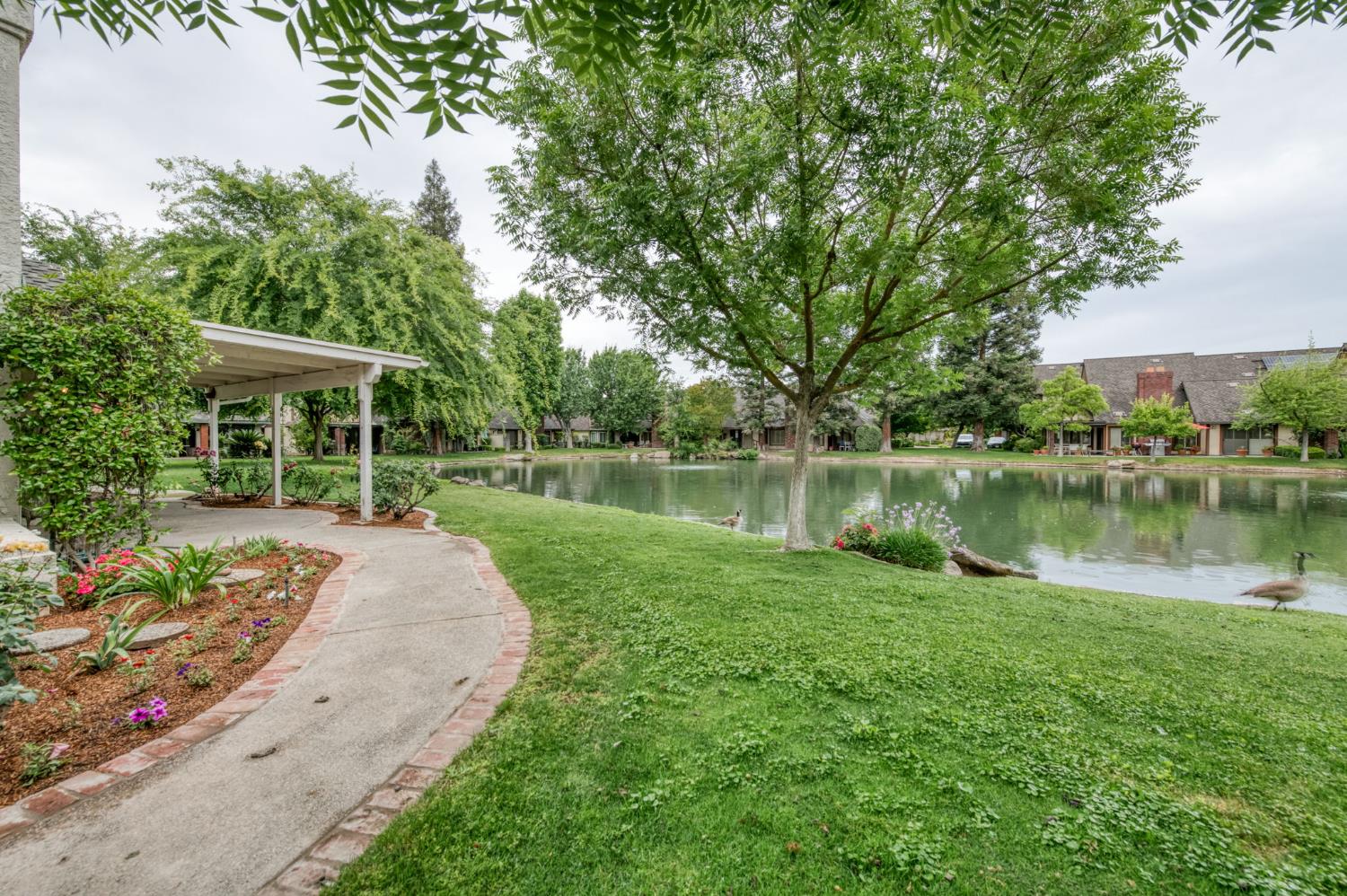 2977 W Pembrook, Fresno, CA 93711