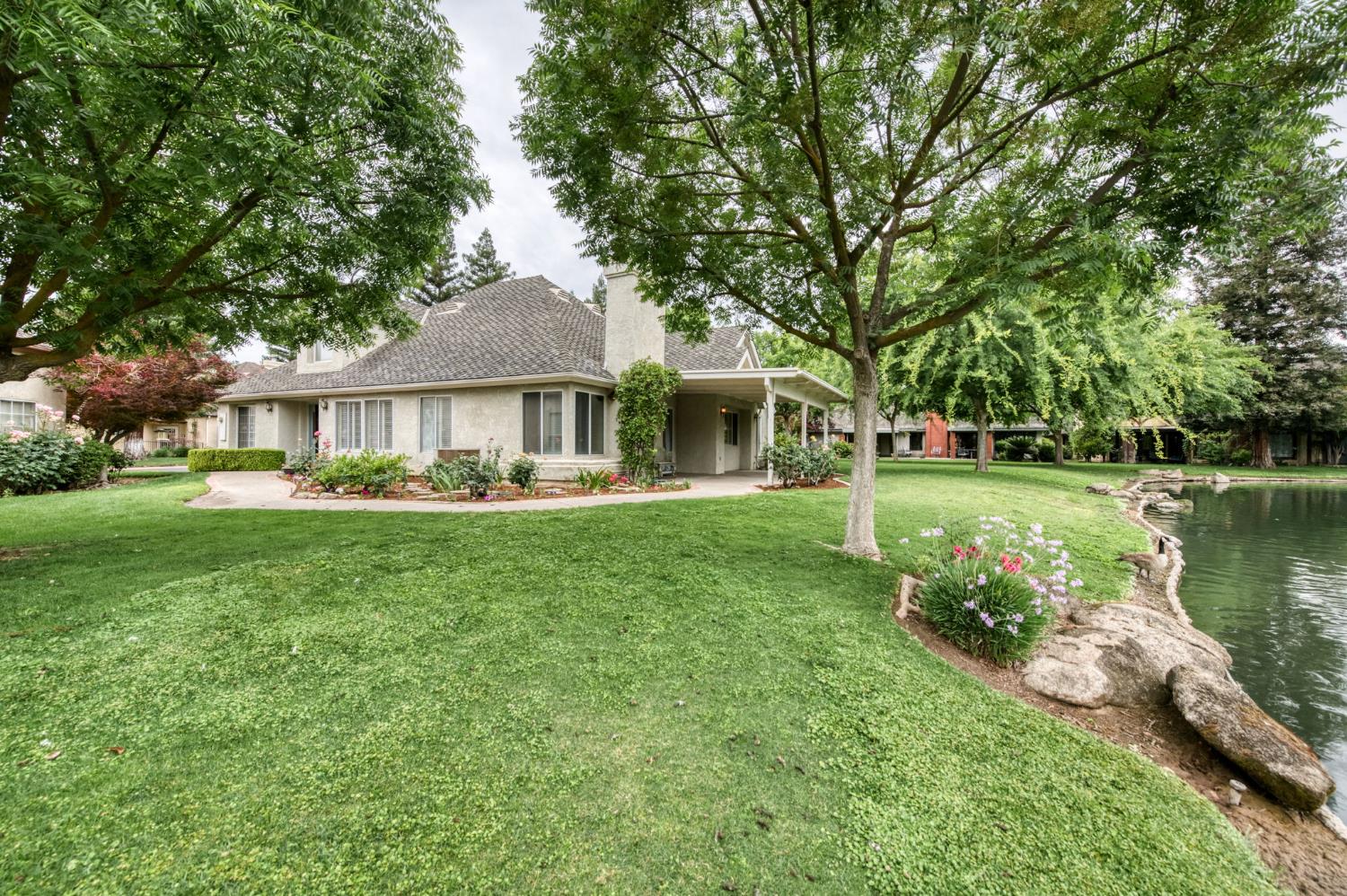 2977 W Pembrook, Fresno, CA 93711