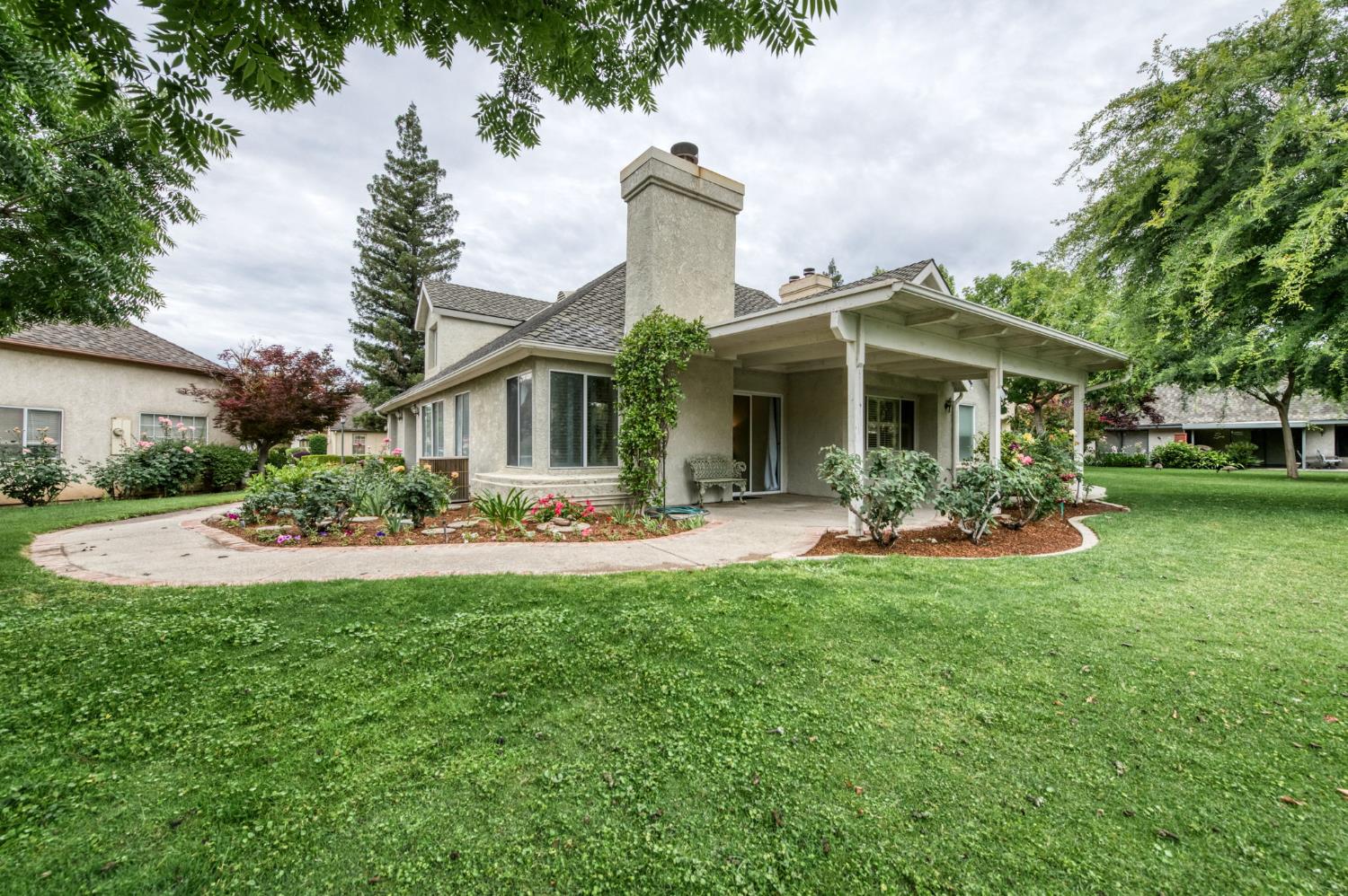 2977 W Pembrook, Fresno, CA 93711