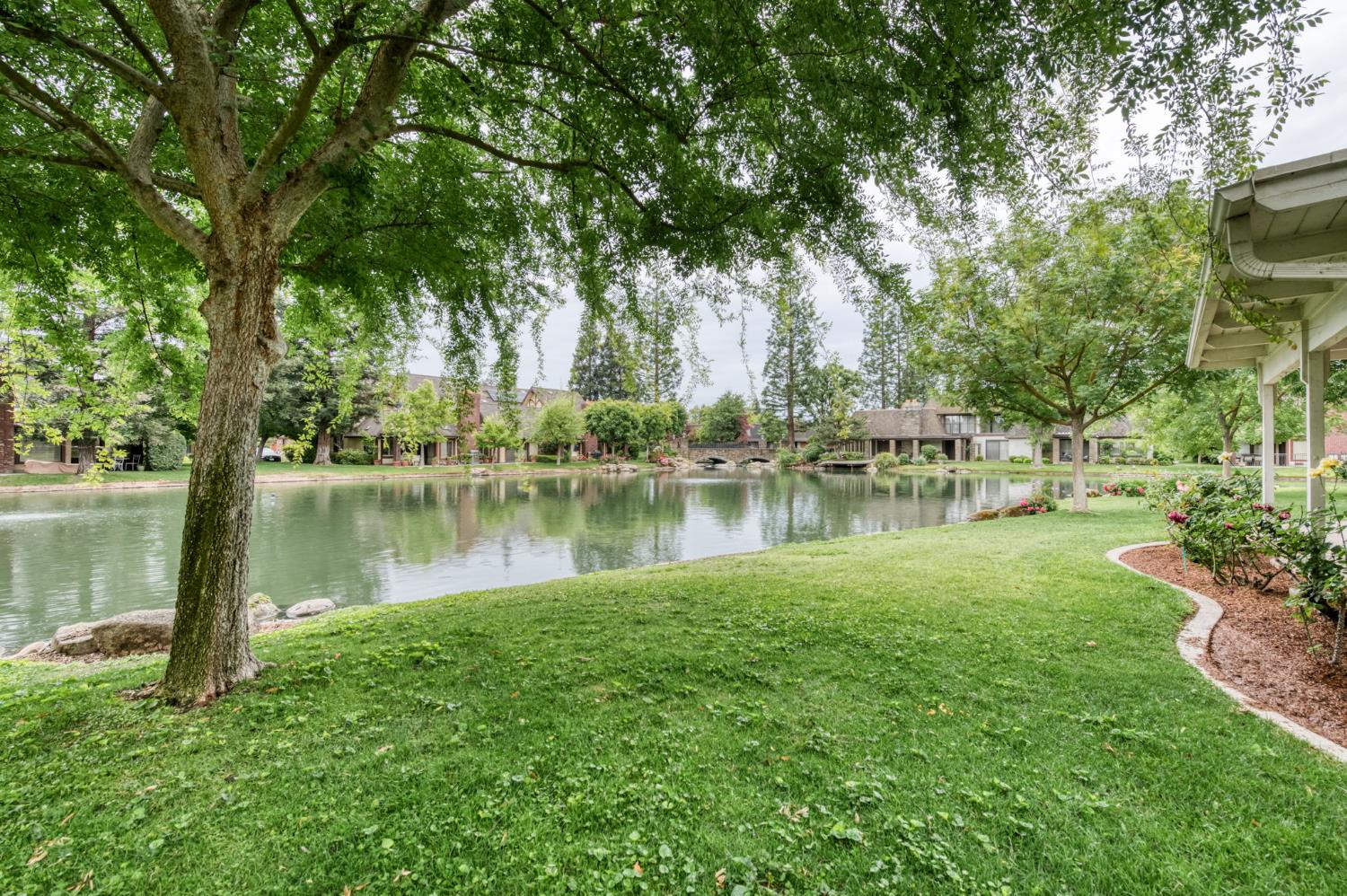 2977 W Pembrook, Fresno, CA 93711