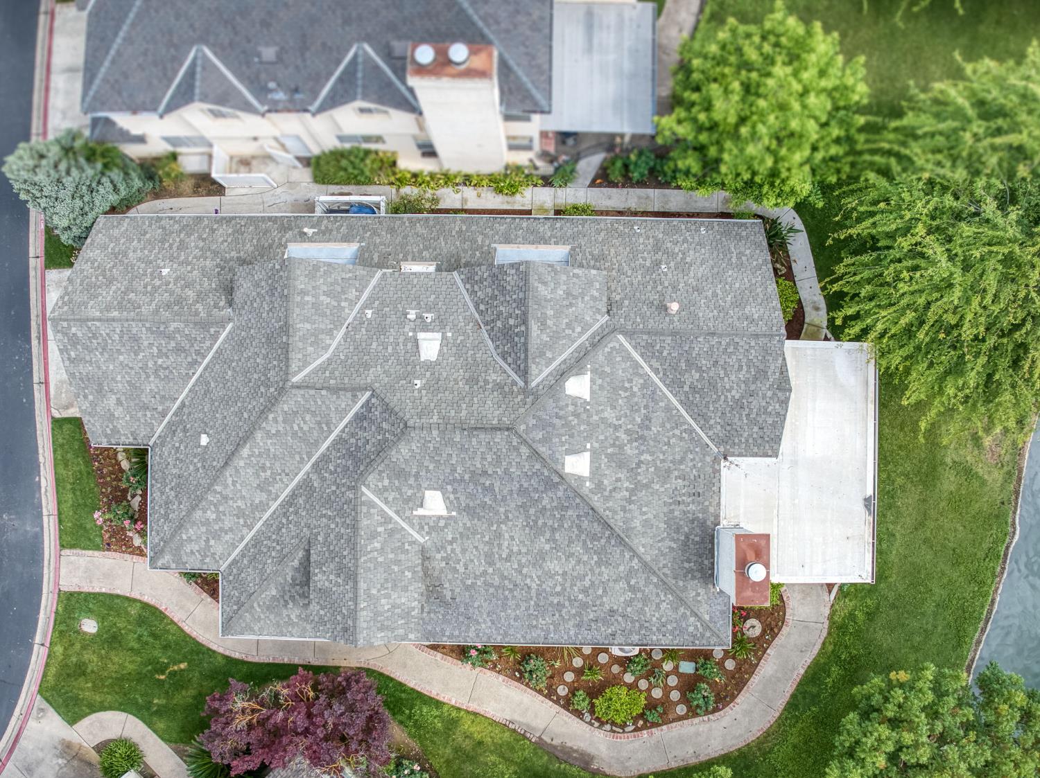 2977 W Pembrook, Fresno, CA 93711