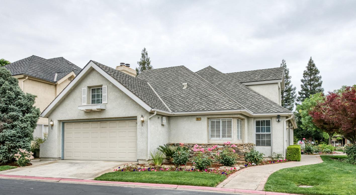 2977 W Pembrook, Fresno, CA 93711