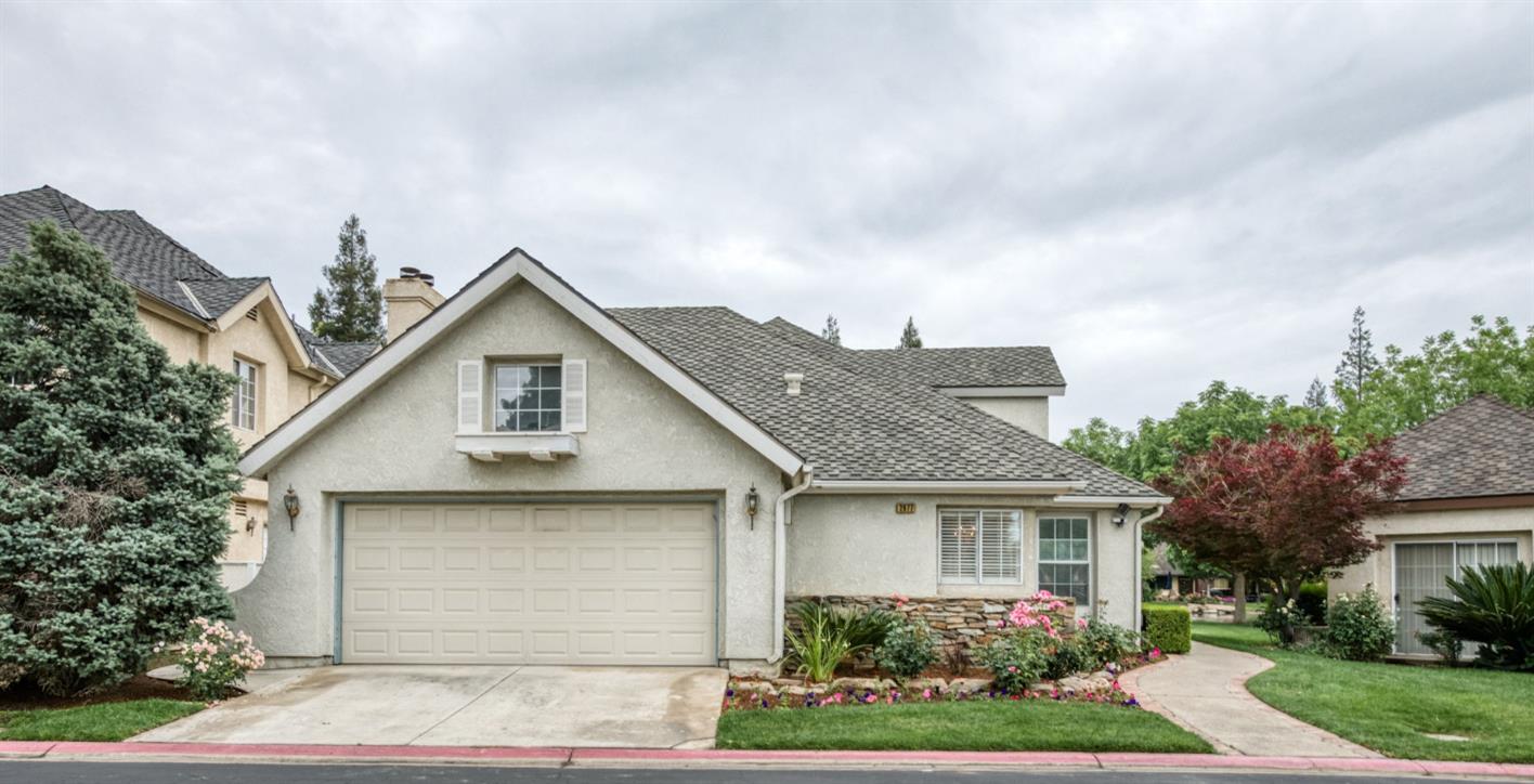 2977 W Pembrook, Fresno, CA 93711