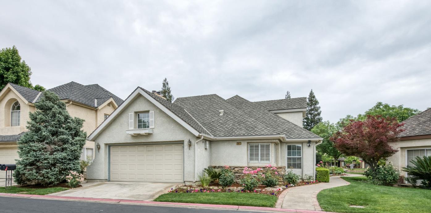 2977 W Pembrook, Fresno, CA 93711