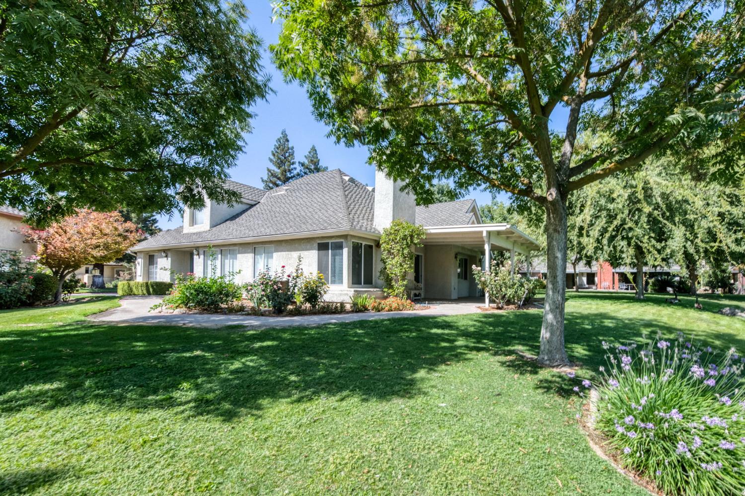 2977 W Pembrook, Fresno, CA 93711
