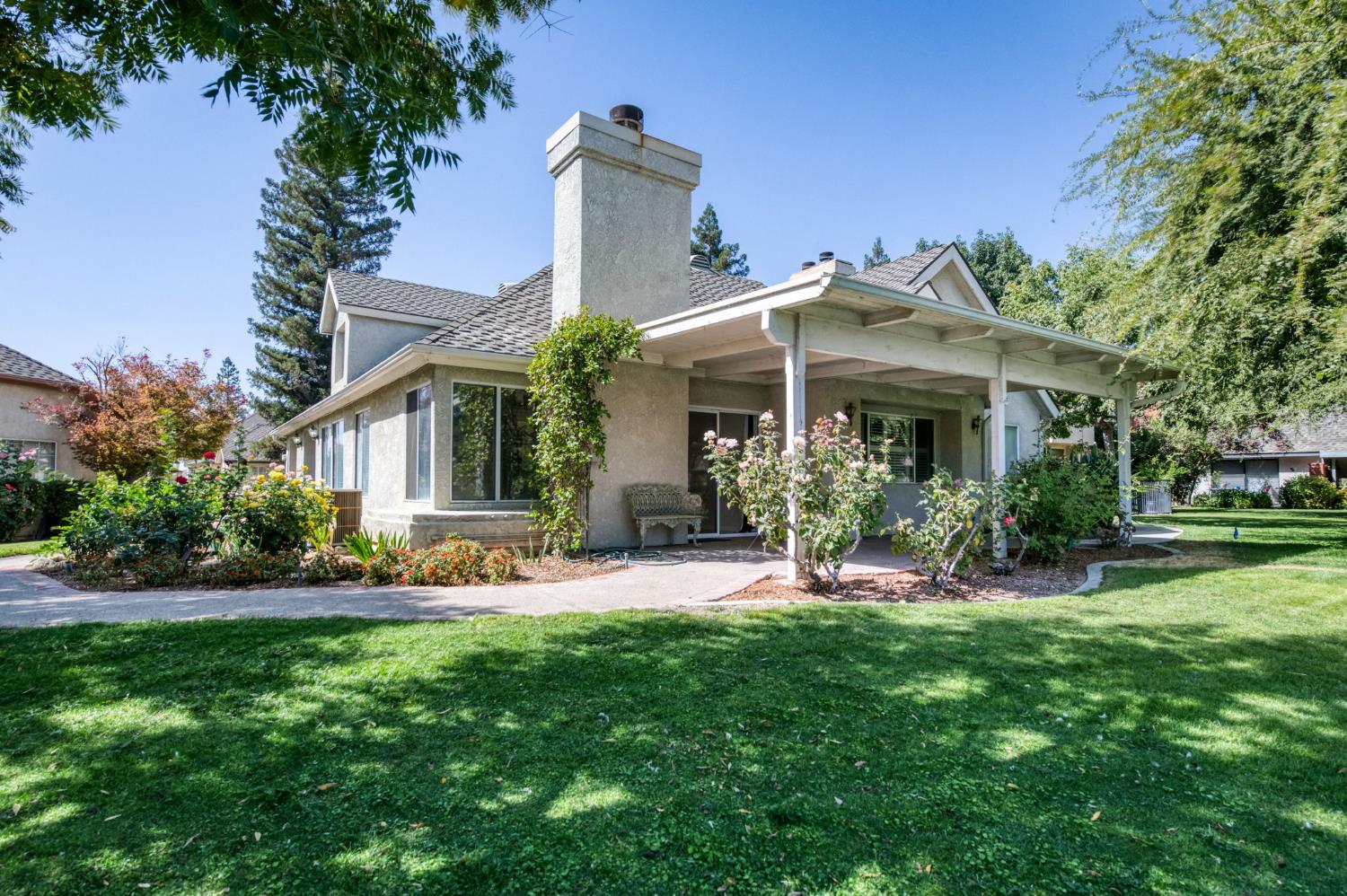 2977 W Pembrook, Fresno, CA 93711