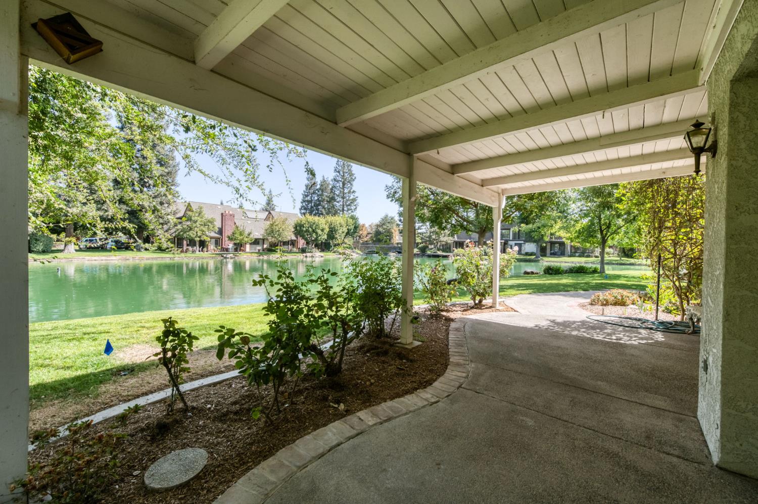 2977 W Pembrook, Fresno, CA 93711