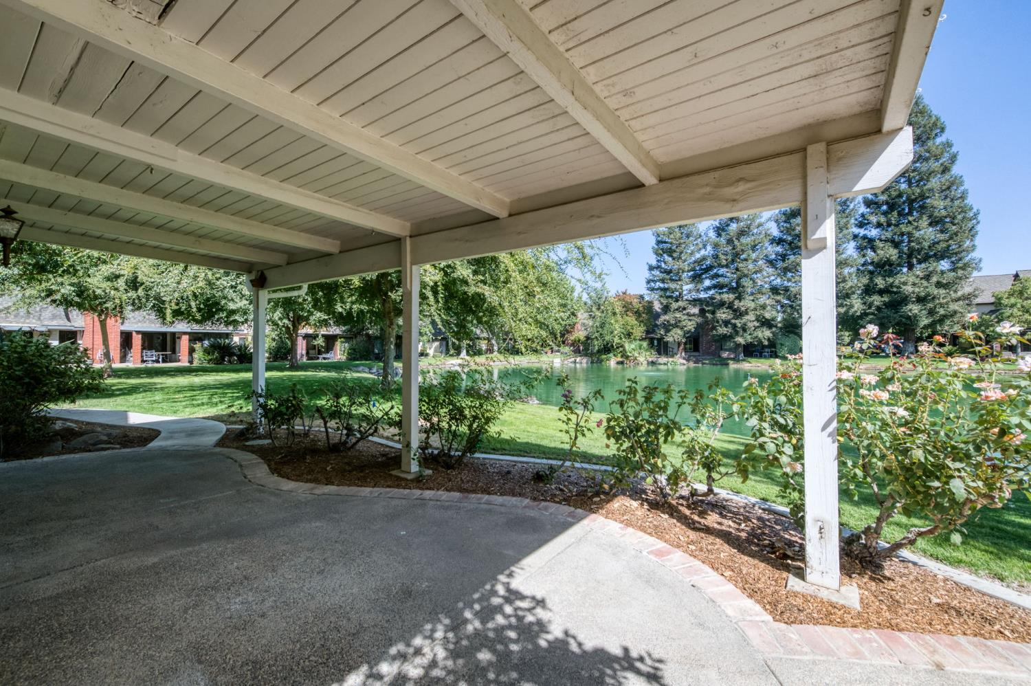 2977 W Pembrook, Fresno, CA 93711