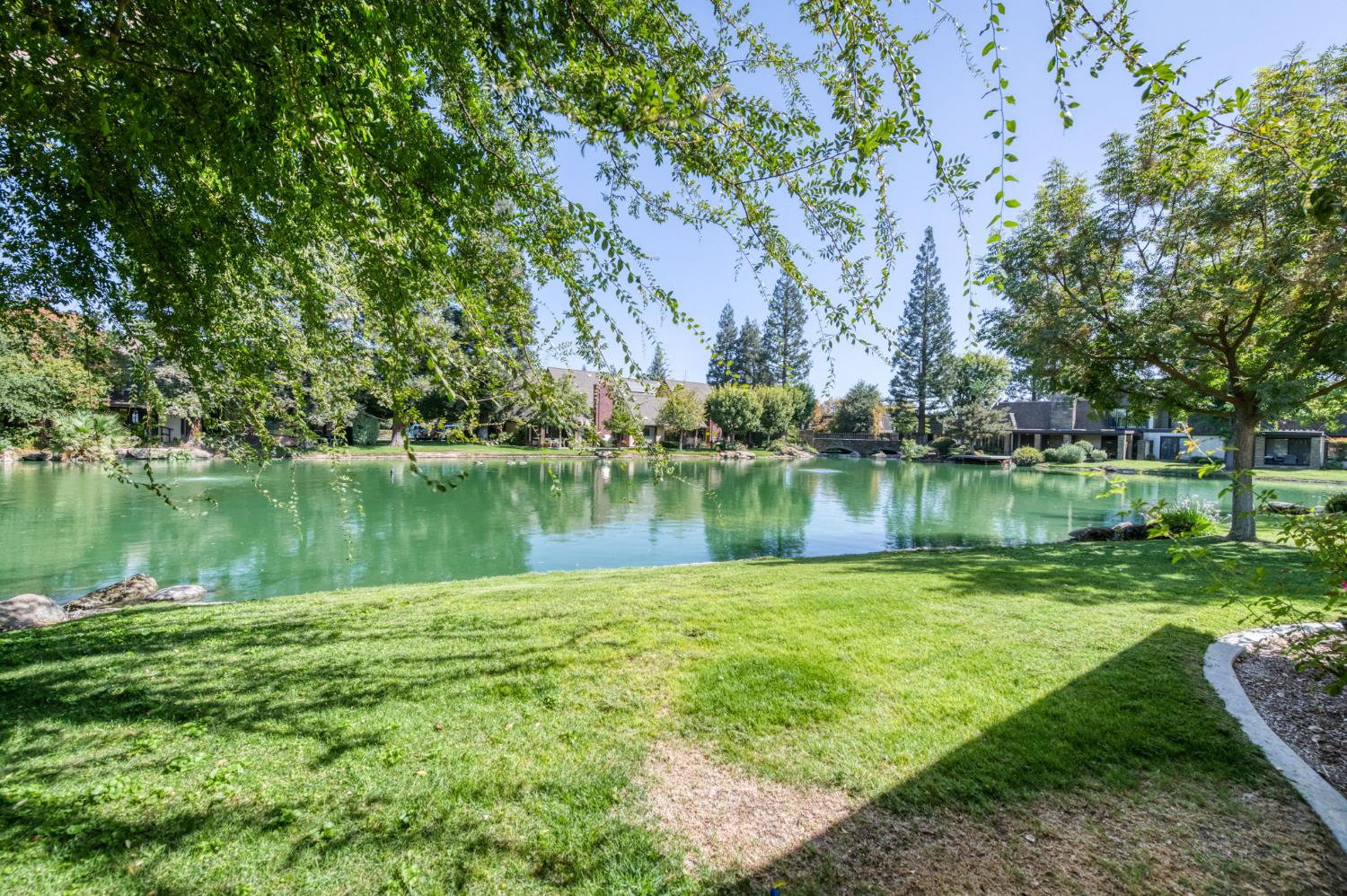 2977 W Pembrook, Fresno, CA 93711