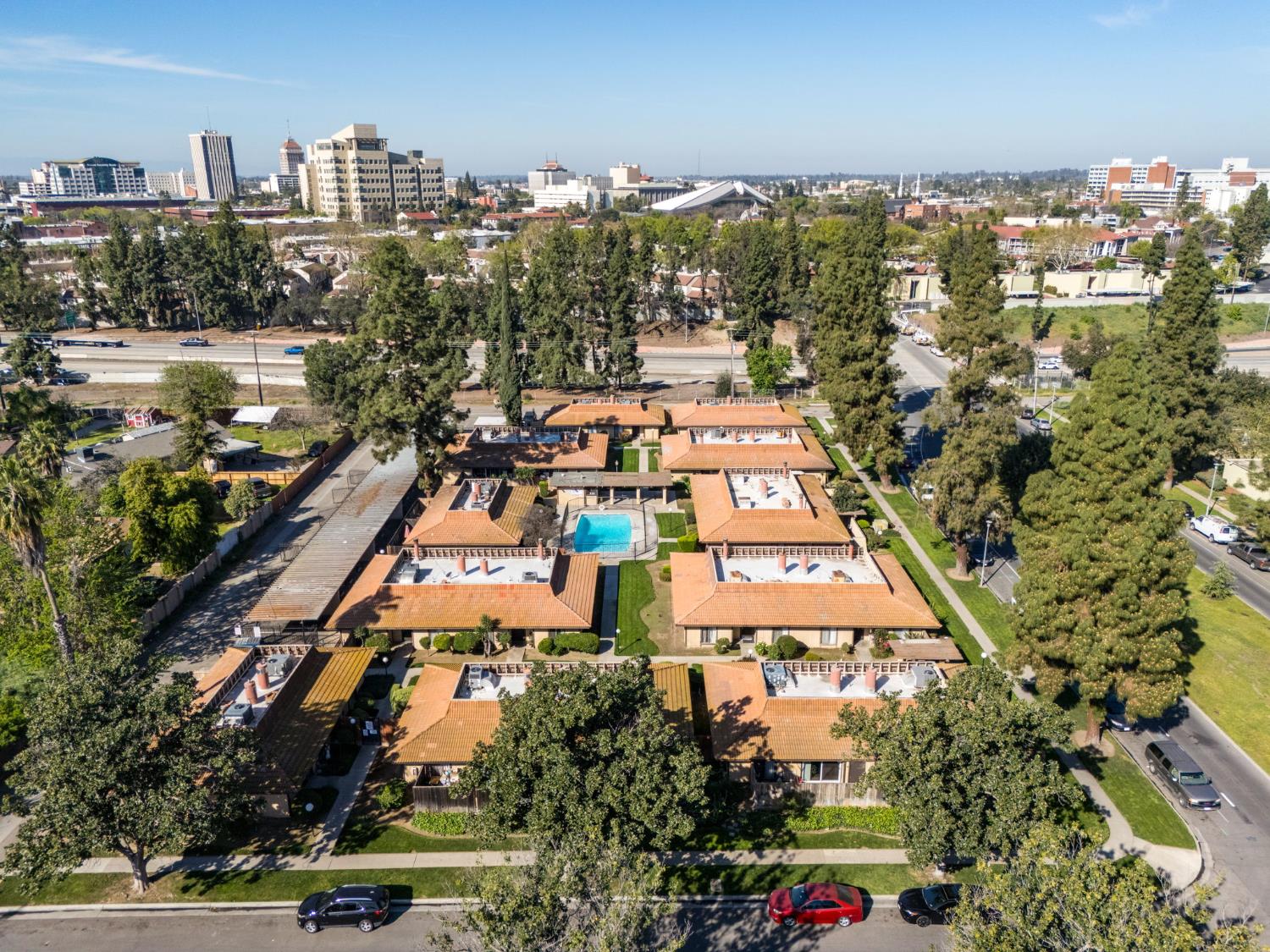2910 E Huntington Blvd, Fresno, CA 93721