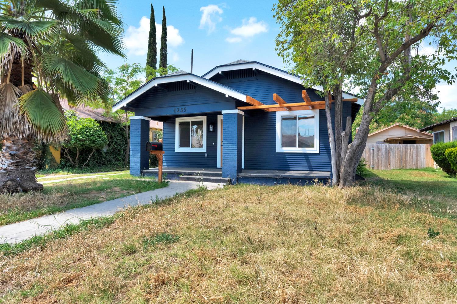 1235 N Safford Ave, Fresno, CA 93728