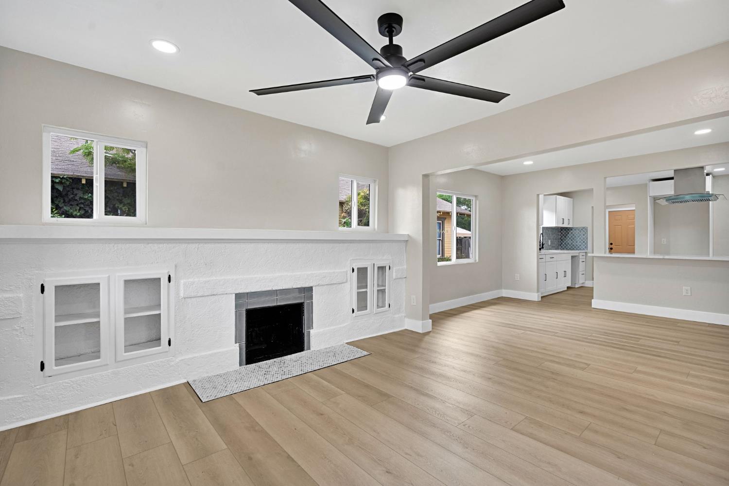 1235 N Safford Ave, Fresno, CA 93728