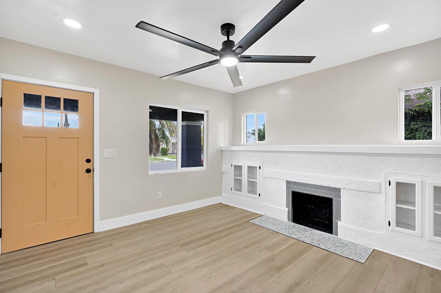 1235 N Safford Ave, Fresno, CA 93728
