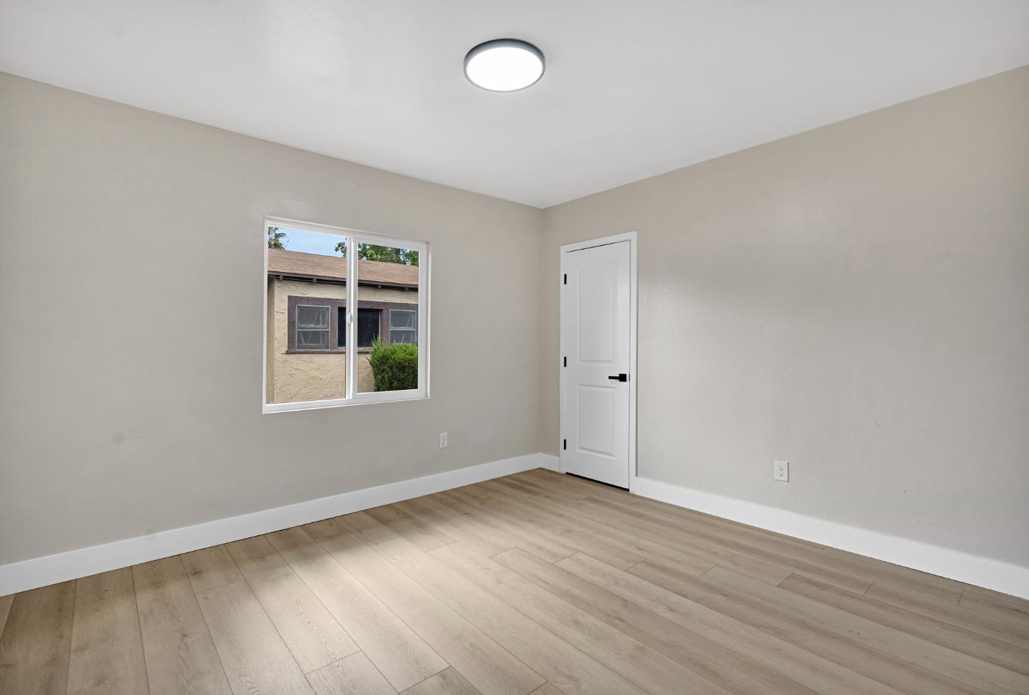 1235 N Safford Ave, Fresno, CA 93728