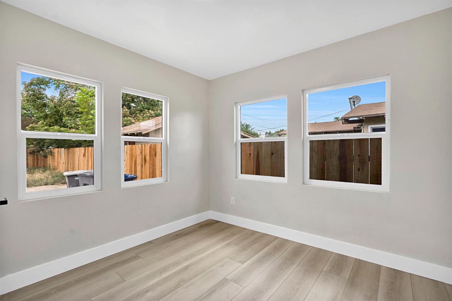 1235 N Safford Ave, Fresno, CA 93728