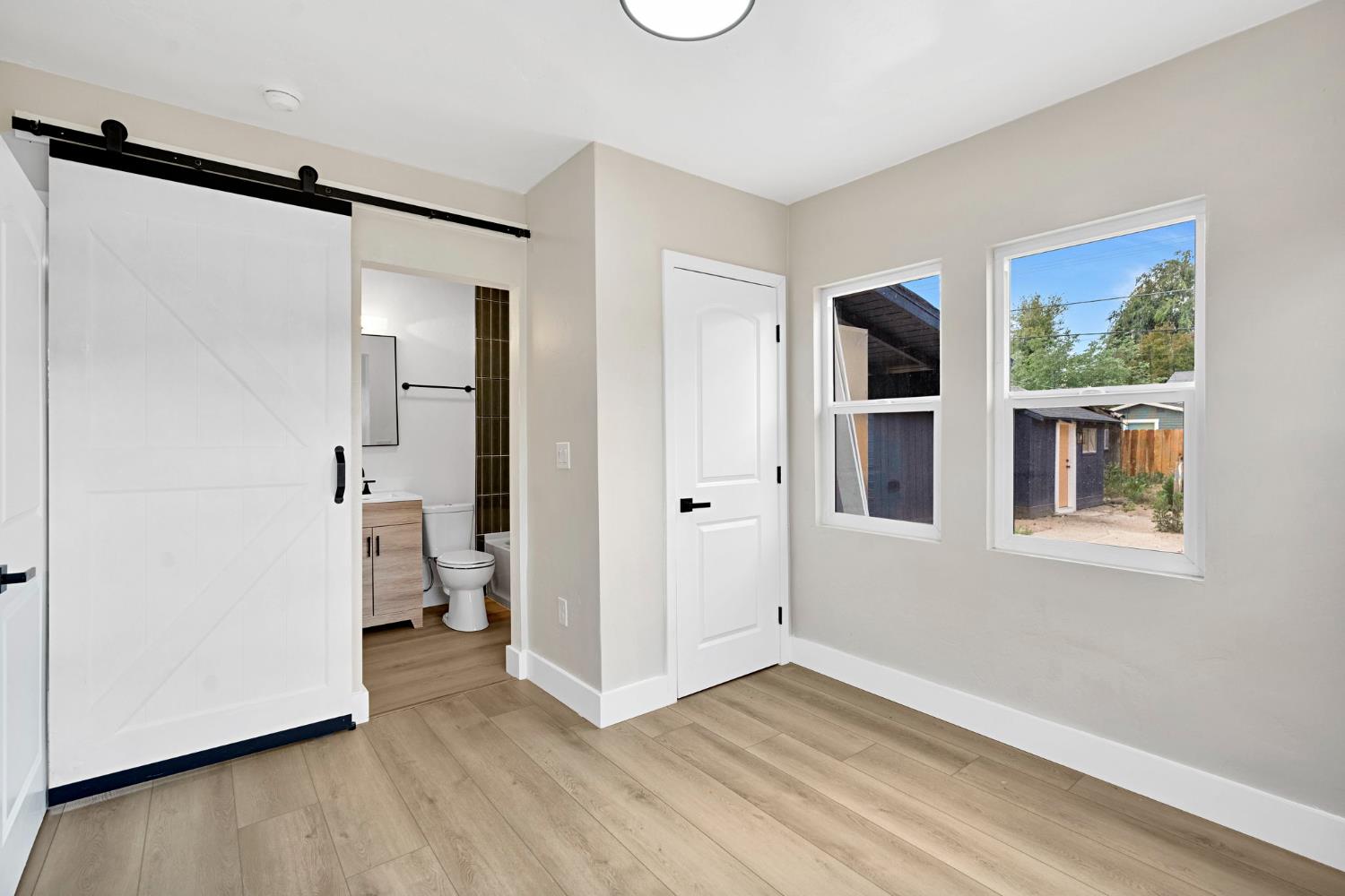 1235 N Safford Ave, Fresno, CA 93728