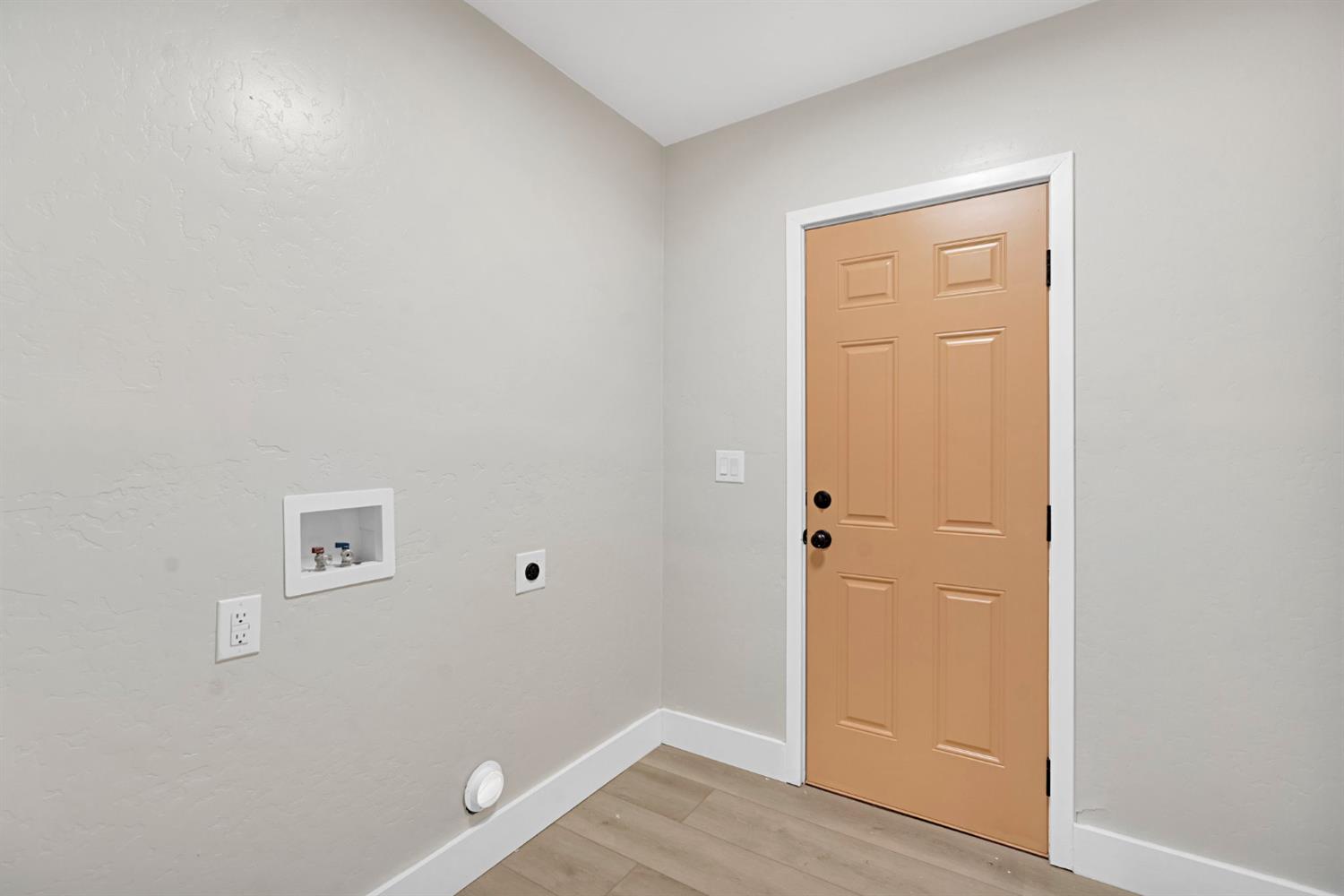 1235 N Safford Ave, Fresno, CA 93728