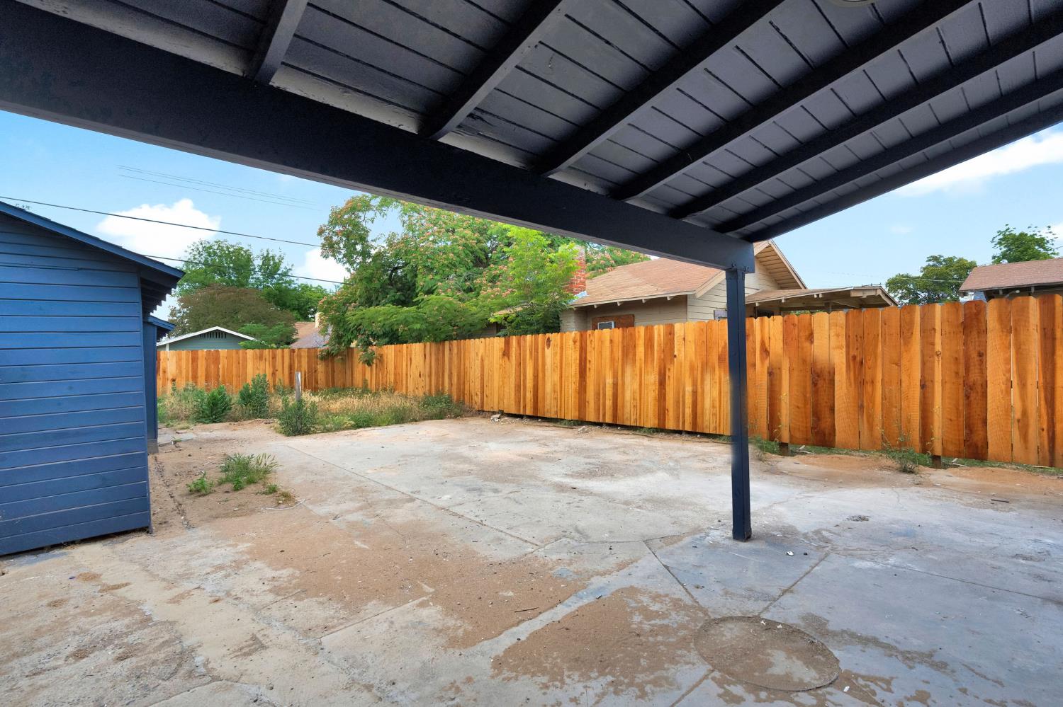 1235 N Safford Ave, Fresno, CA 93728