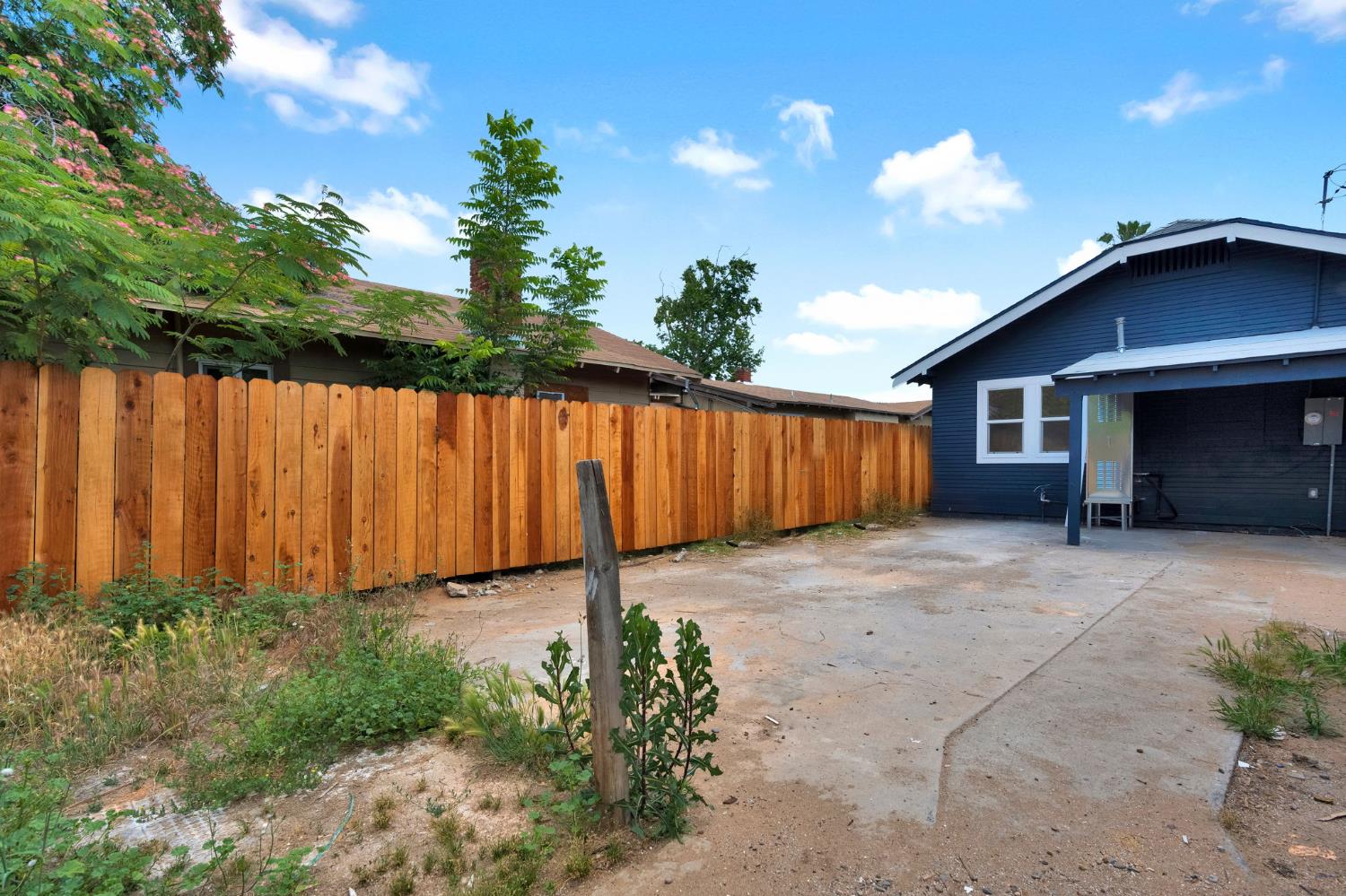 1235 N Safford Ave, Fresno, CA 93728