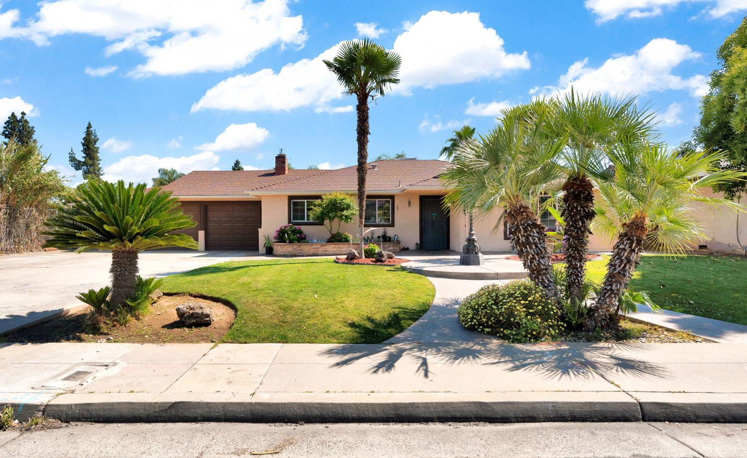 1758 Barstow Ave, Clovis, CA 93611