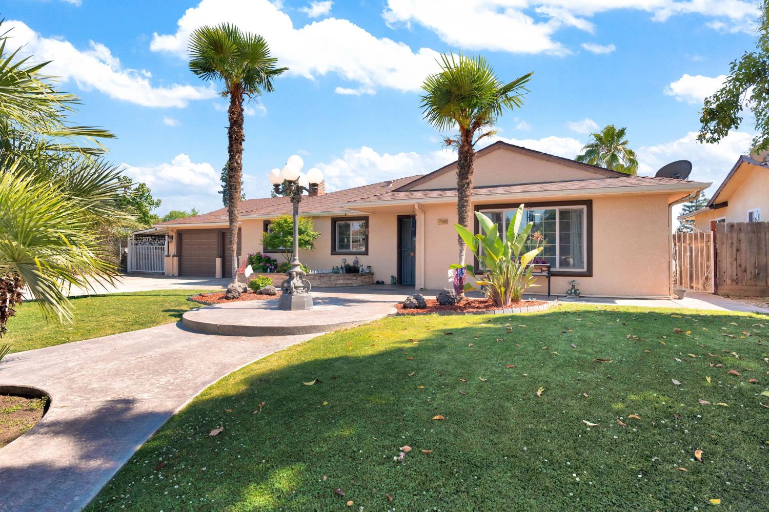 1758 Barstow Ave, Clovis, CA 93611