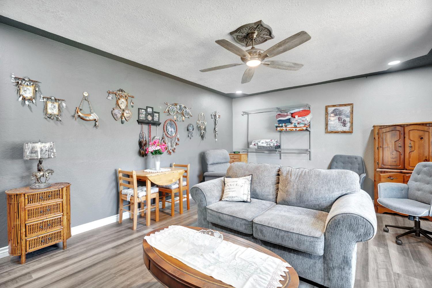 1758 Barstow Ave, Clovis, CA 93611