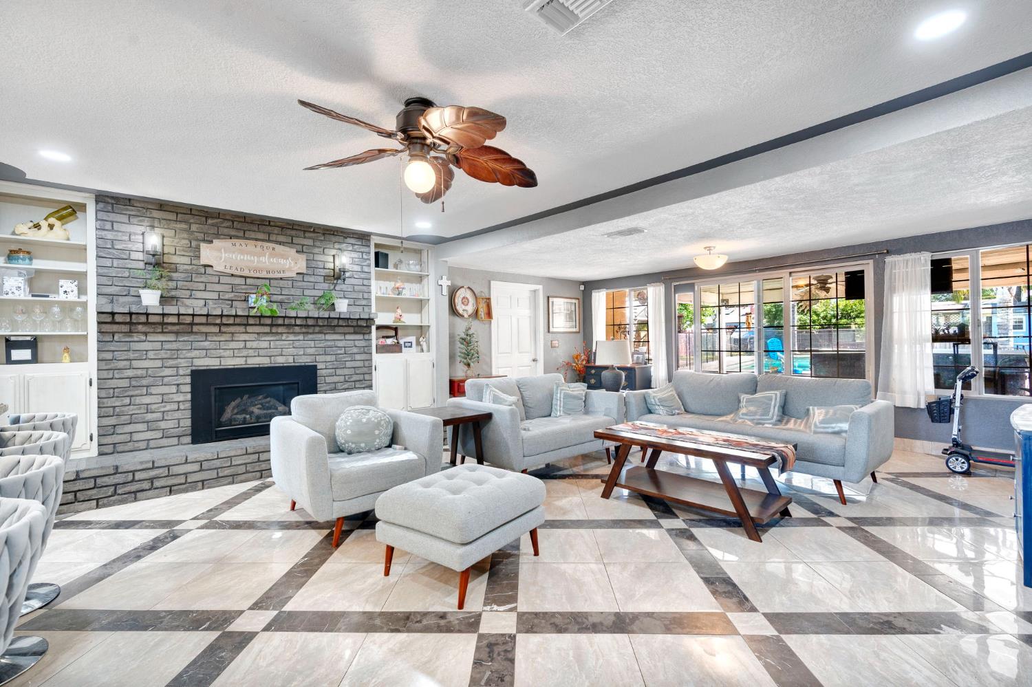 1758 Barstow Ave, Clovis, CA 93611
