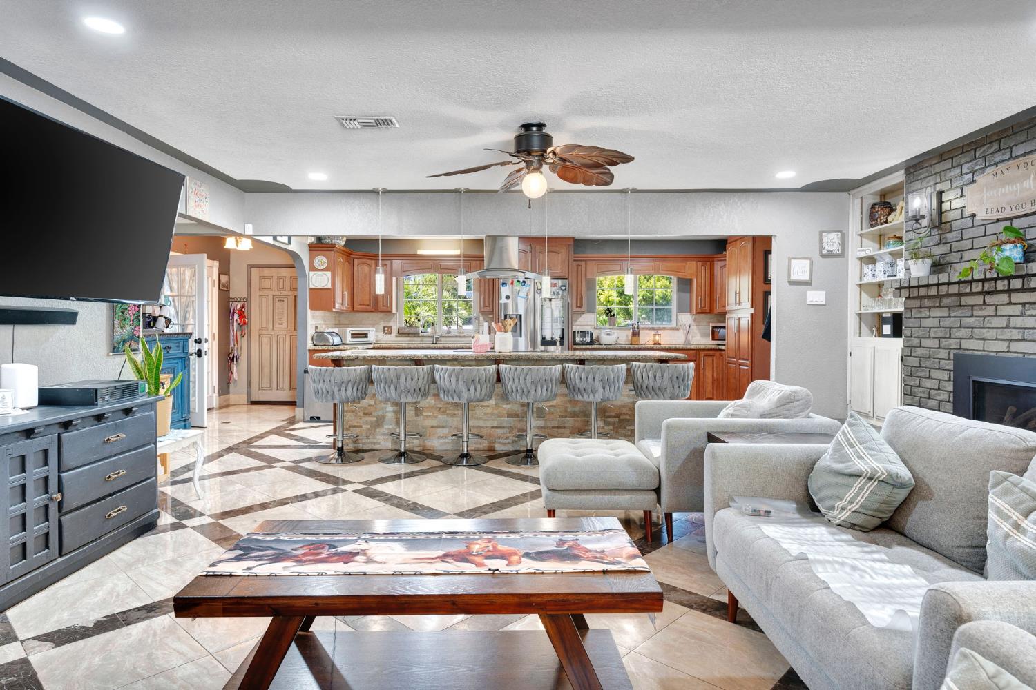 1758 Barstow Ave, Clovis, CA 93611