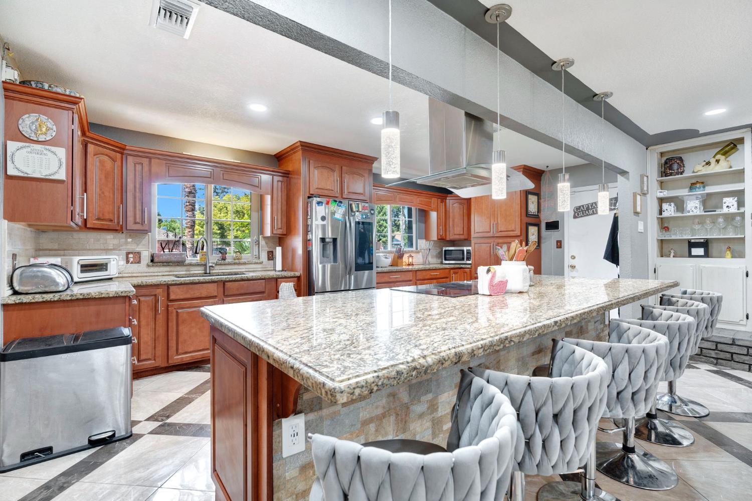 1758 Barstow Ave, Clovis, CA 93611