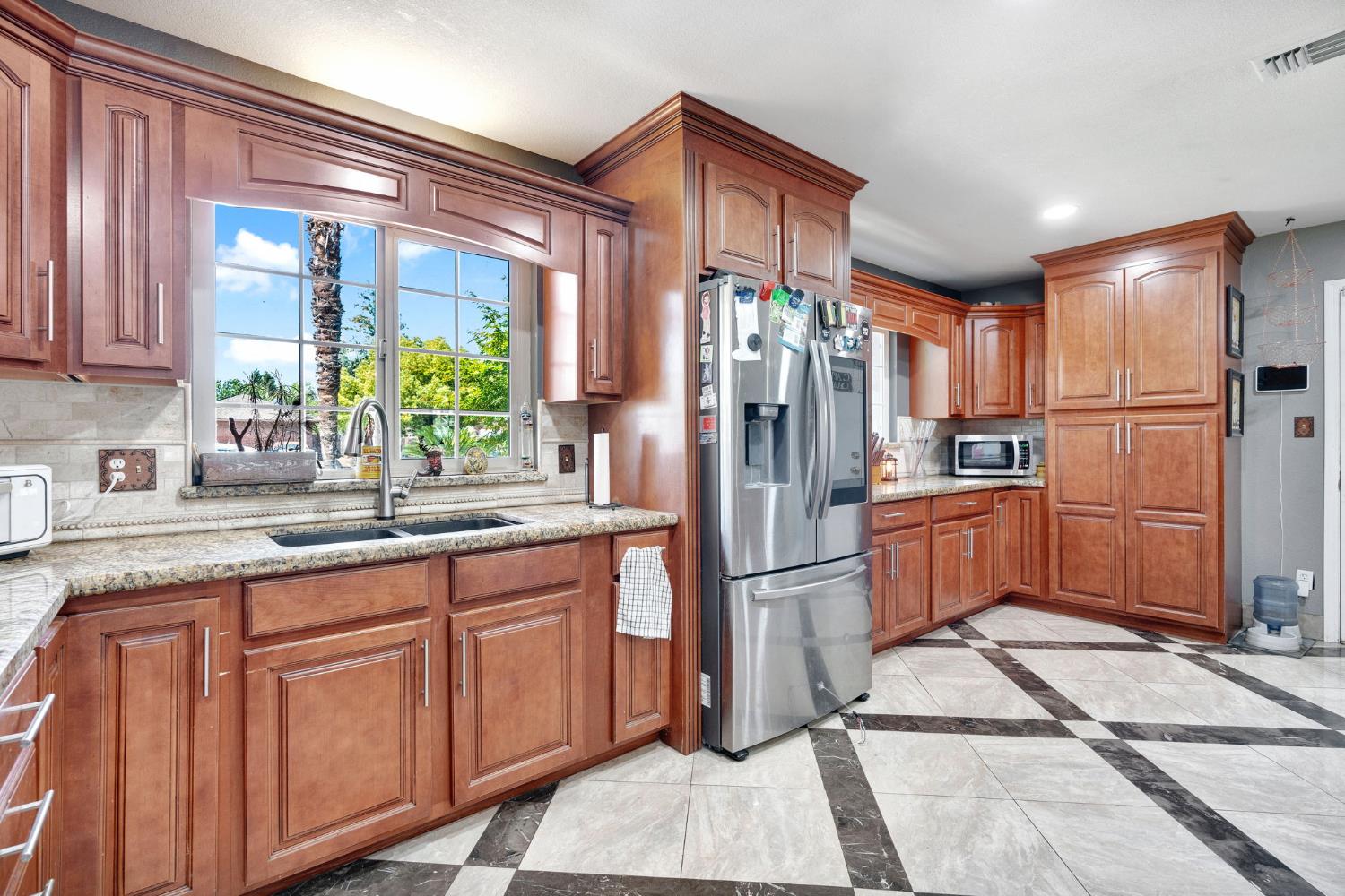 1758 Barstow Ave, Clovis, CA 93611