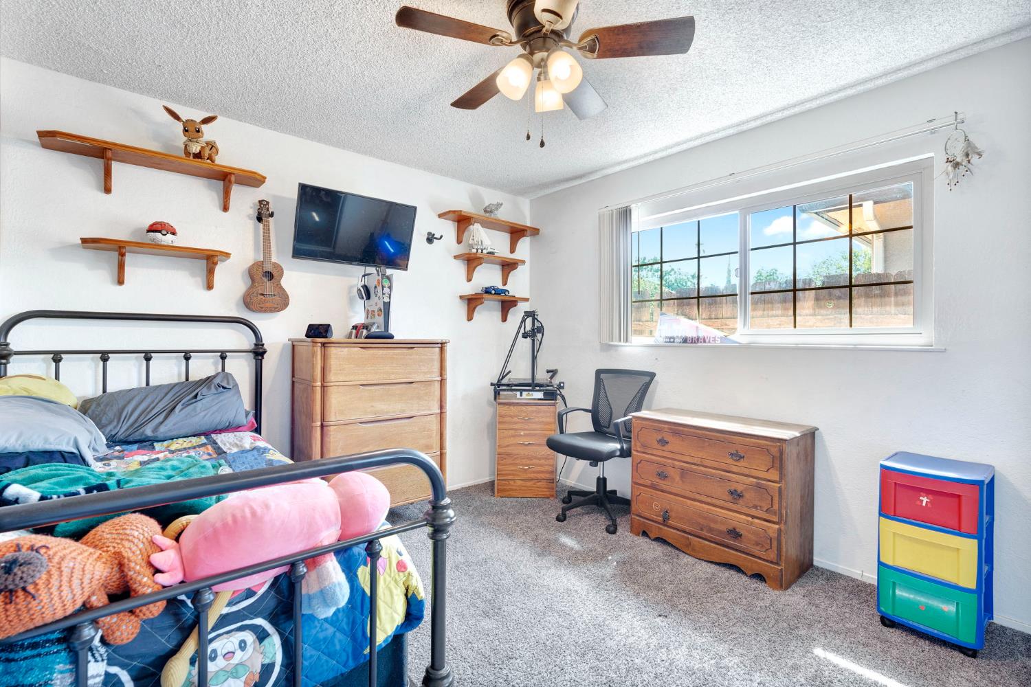 1758 Barstow Ave, Clovis, CA 93611