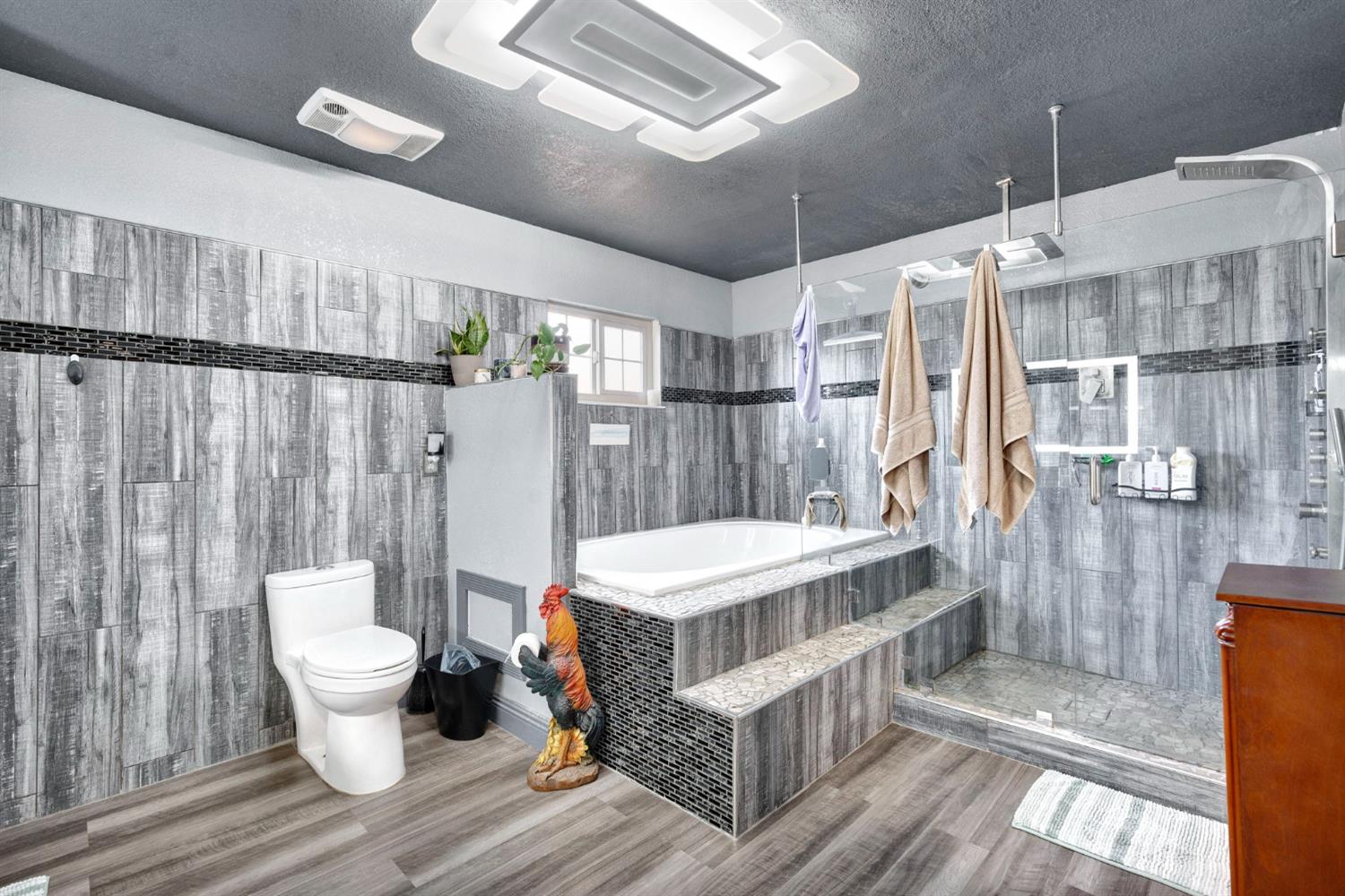 1758 Barstow Ave, Clovis, CA 93611