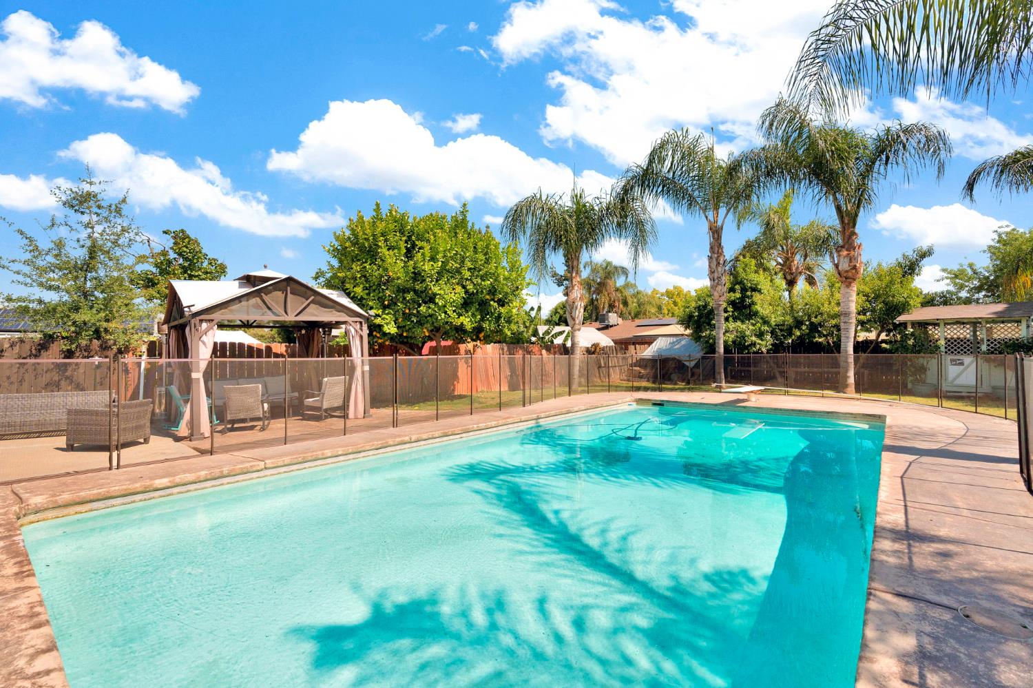 1758 Barstow Ave, Clovis, CA 93611