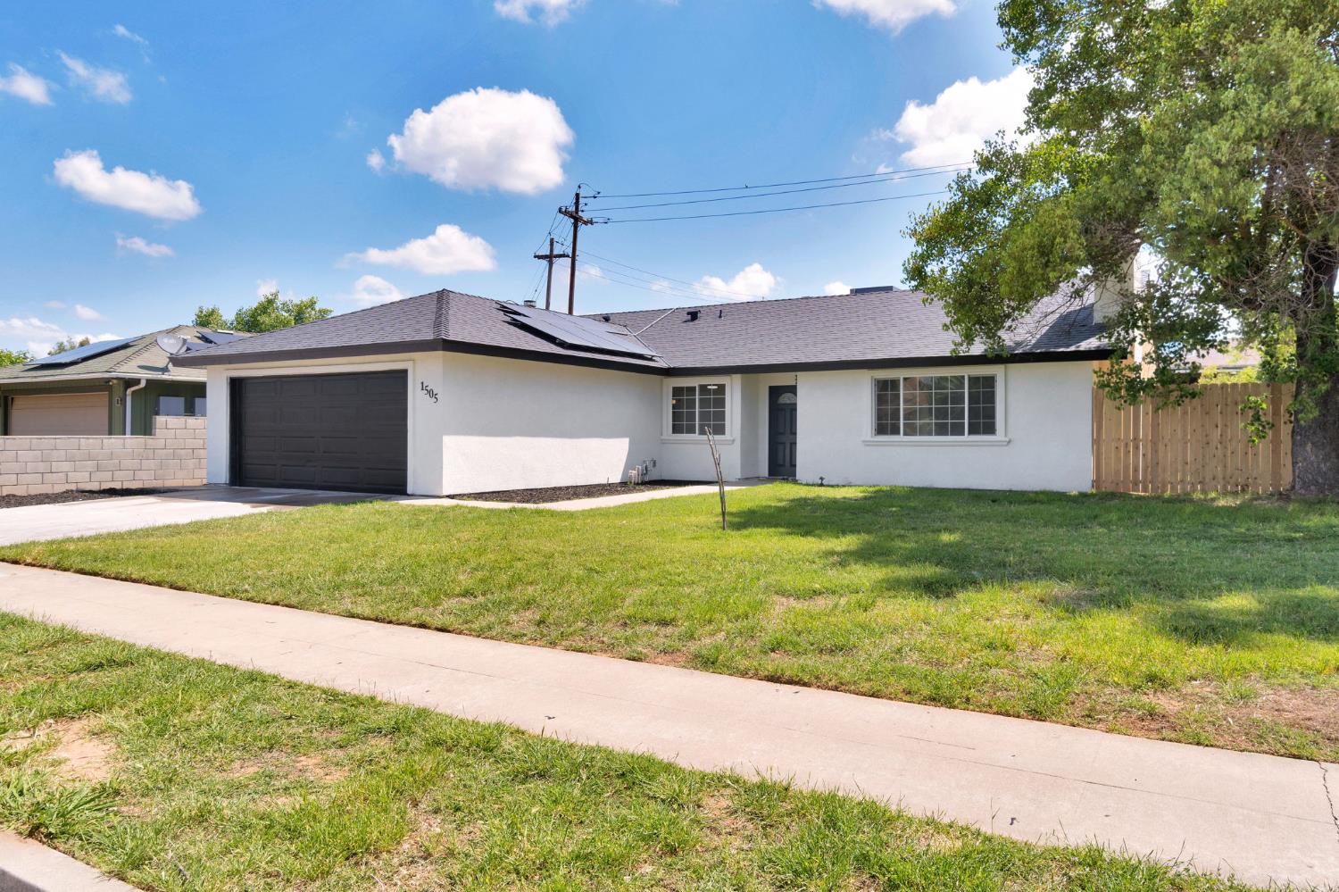 1505 Fountain Way, Madera, CA 93638