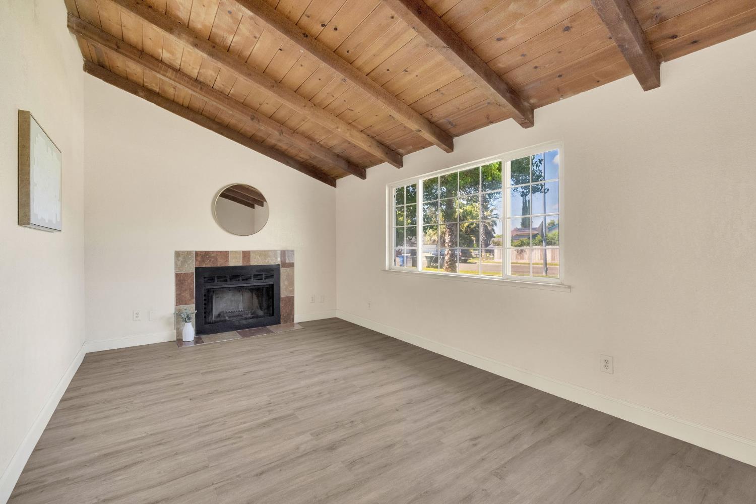 1505 Fountain Way, Madera, CA 93638