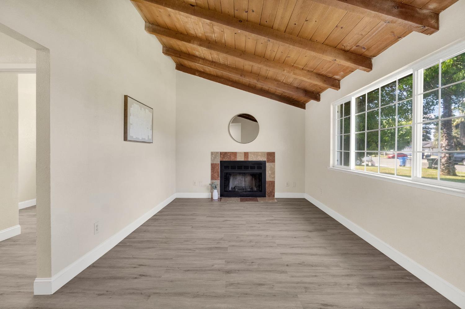 1505 Fountain Way, Madera, CA 93638