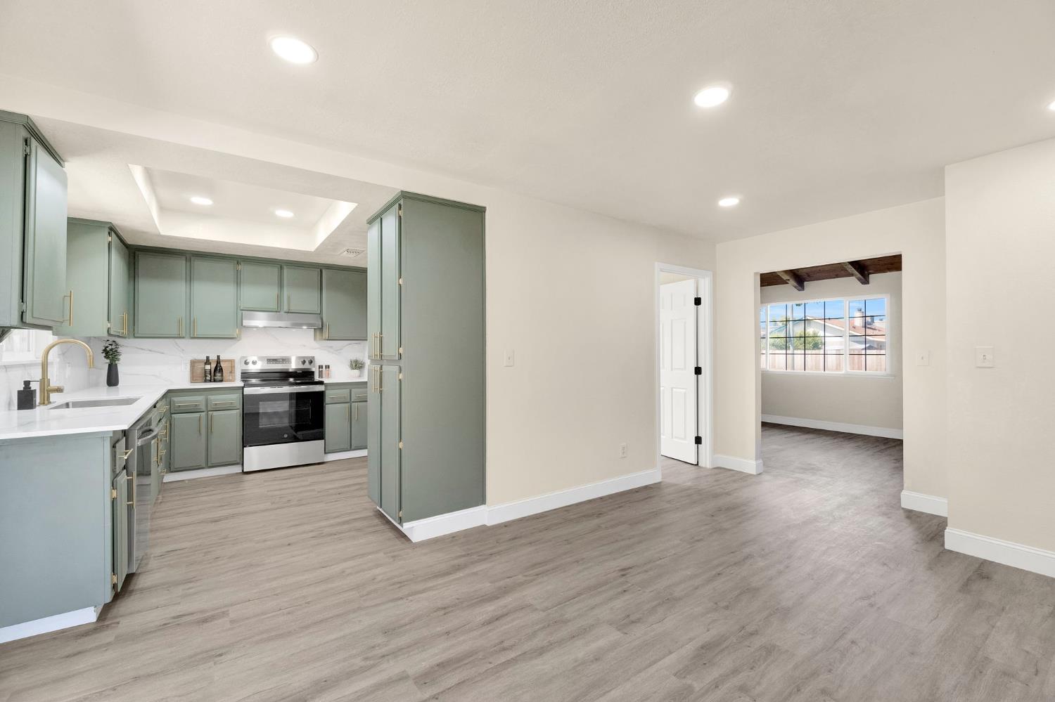 1505 Fountain Way, Madera, CA 93638