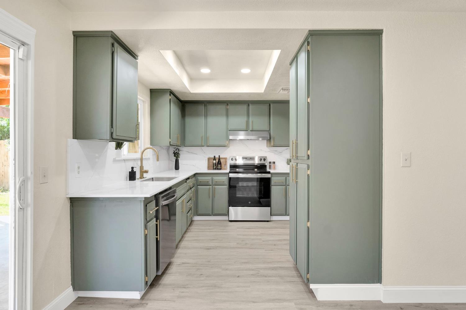 1505 Fountain Way, Madera, CA 93638