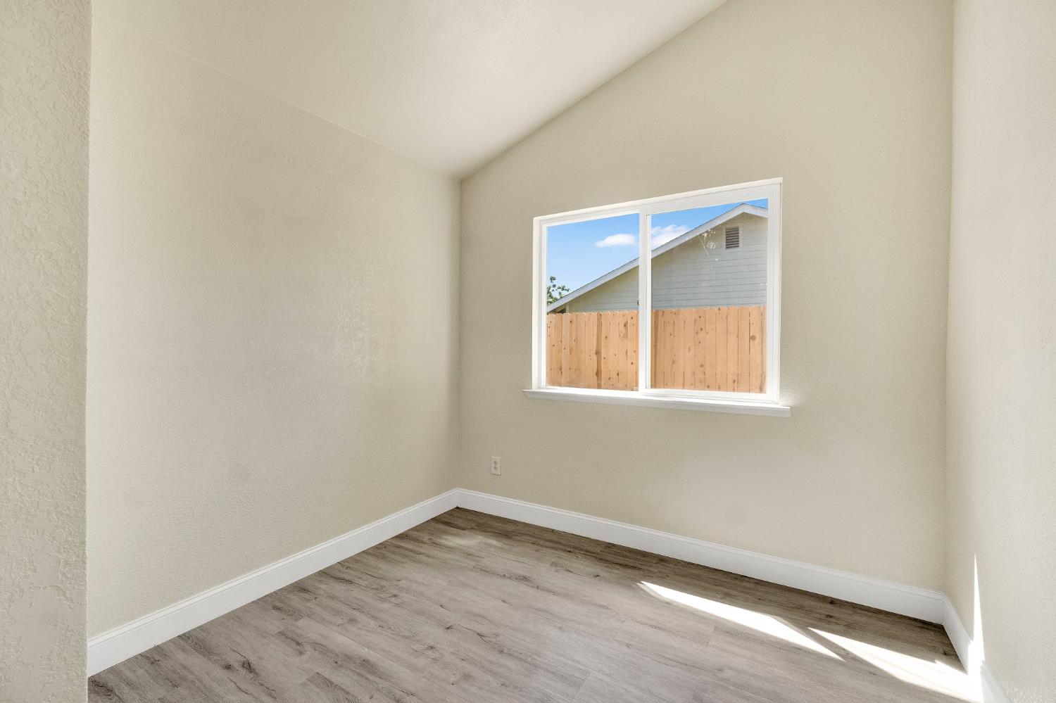 1505 Fountain Way, Madera, CA 93638