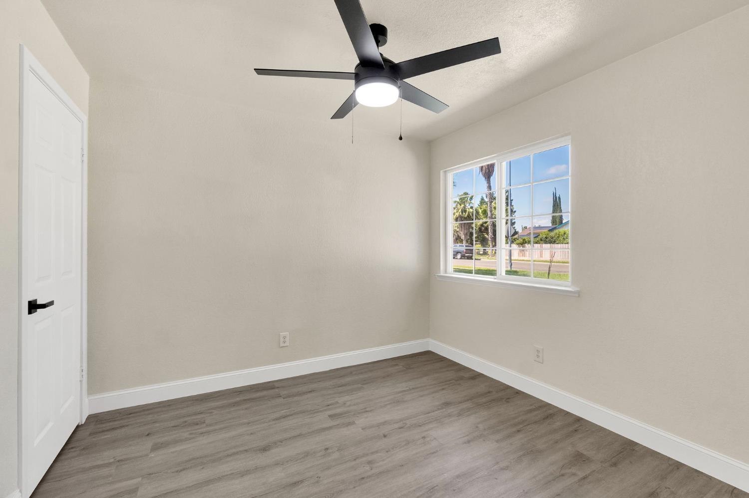 1505 Fountain Way, Madera, CA 93638