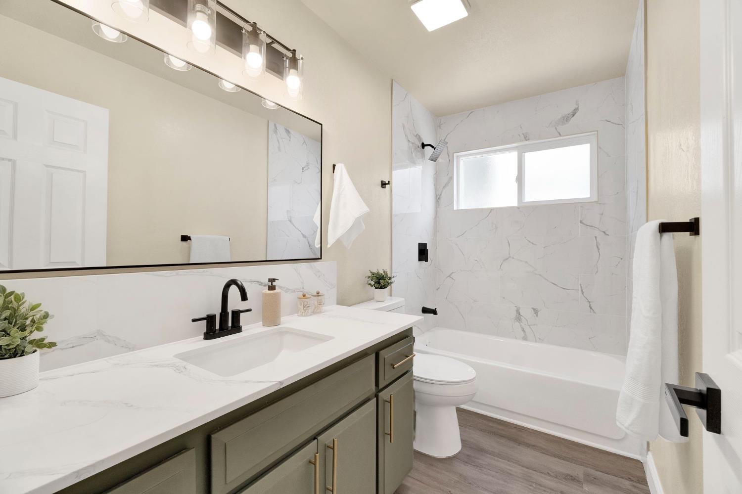 1505 Fountain Way, Madera, CA 93638