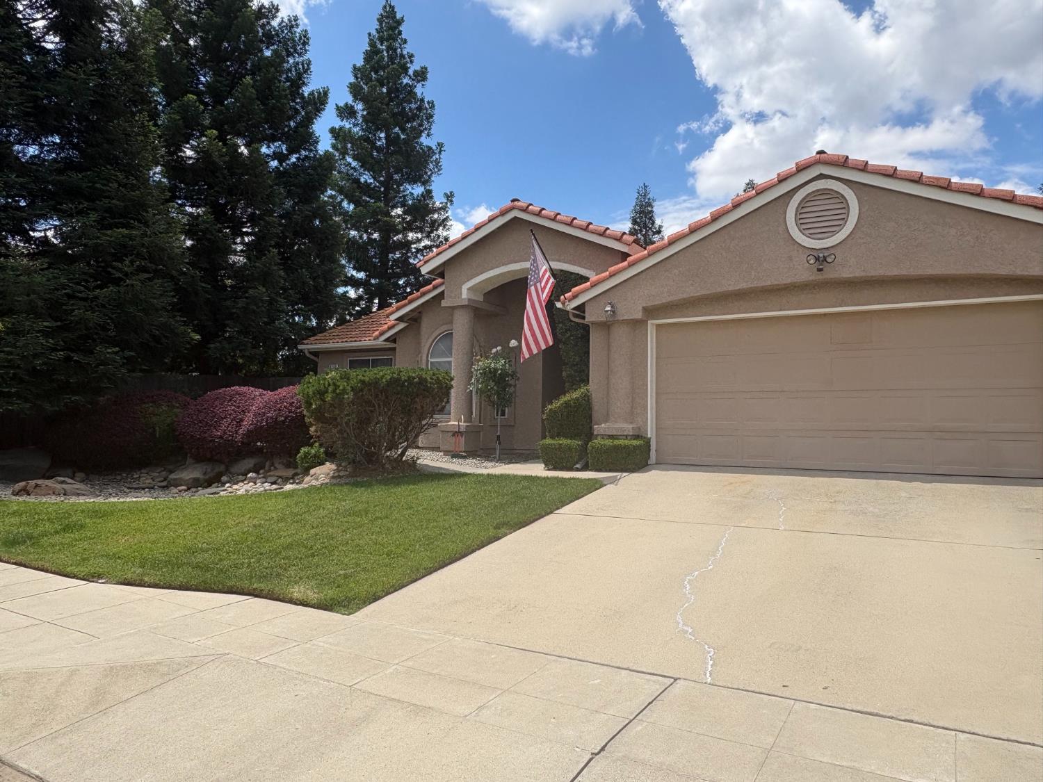 8263 N Mcdonald Ave, Fresno, CA 93720