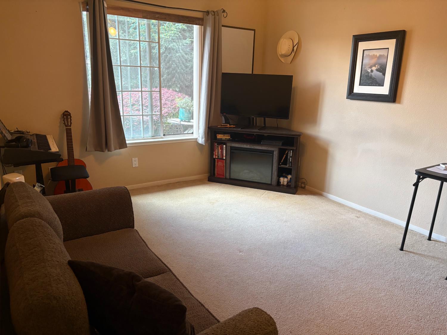 8263 N Mcdonald Ave, Fresno, CA 93720