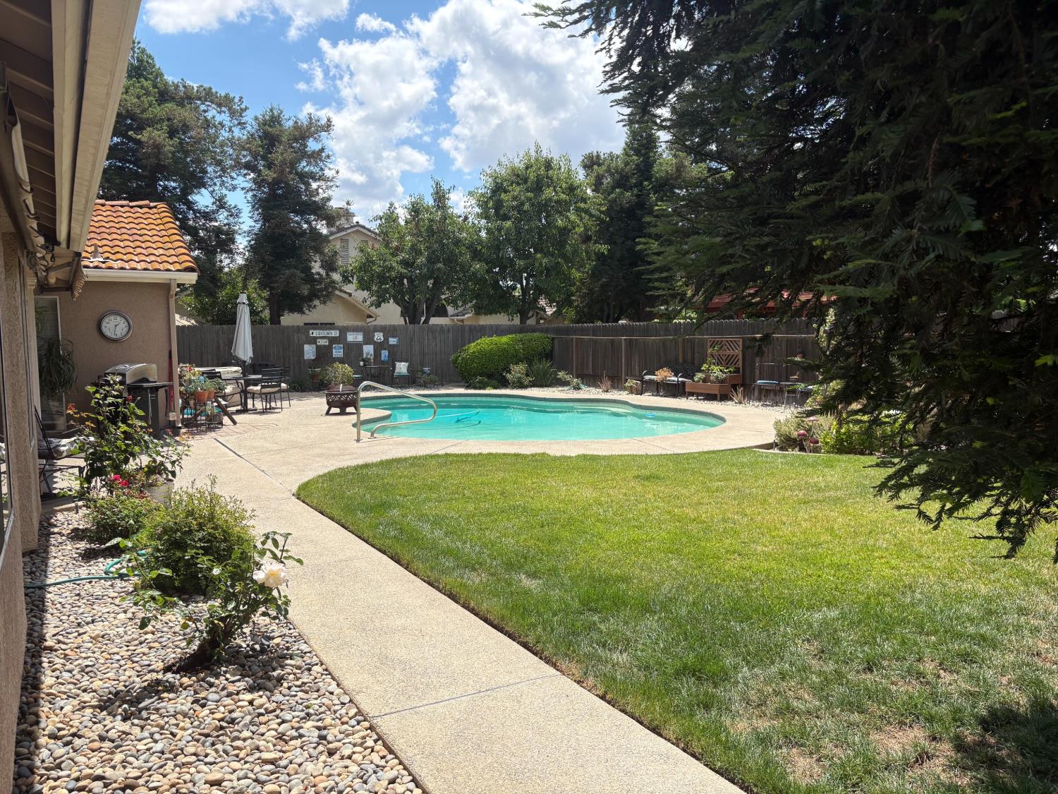 8263 N Mcdonald Ave, Fresno, CA 93720