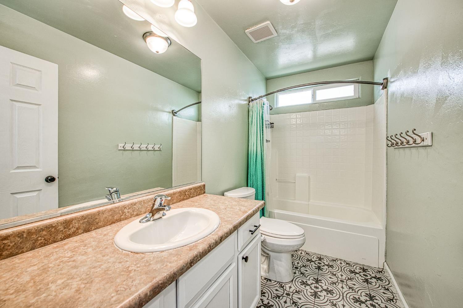 3673 N Denali Ave, Fresno, CA 93727