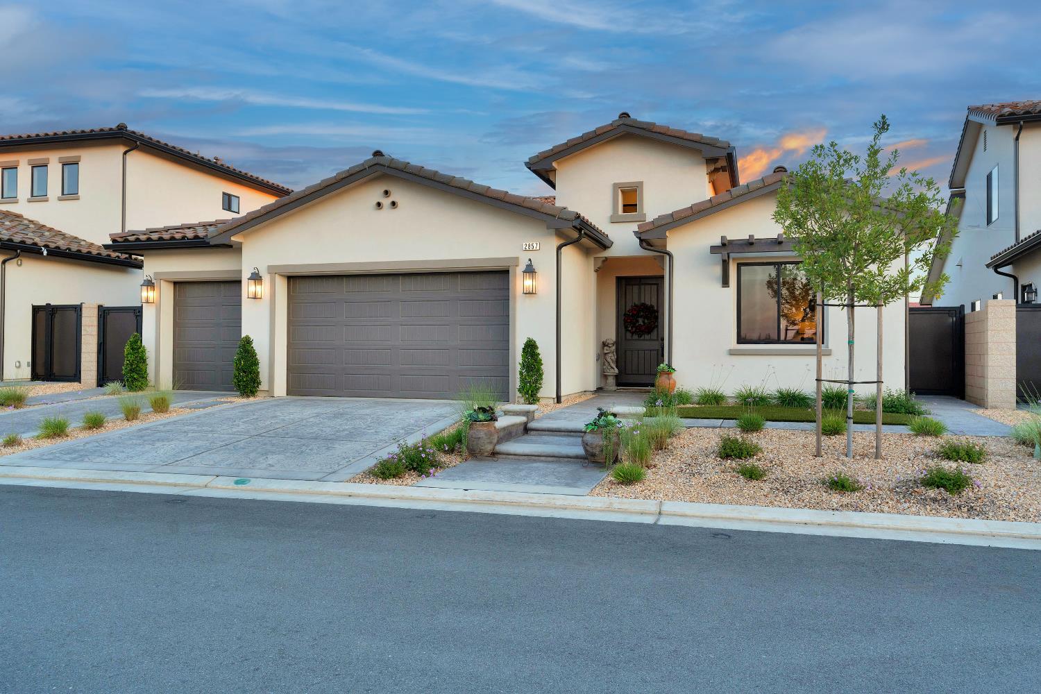 2857 E Beech Tree Dr, Fresno, CA 93730