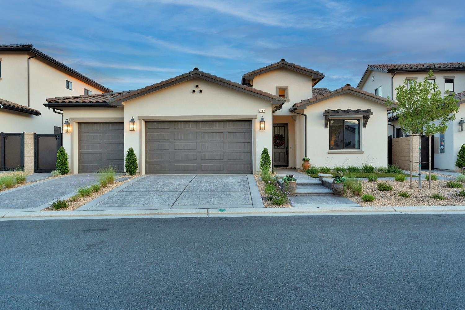 2857 E Beech Tree Dr, Fresno, CA 93730