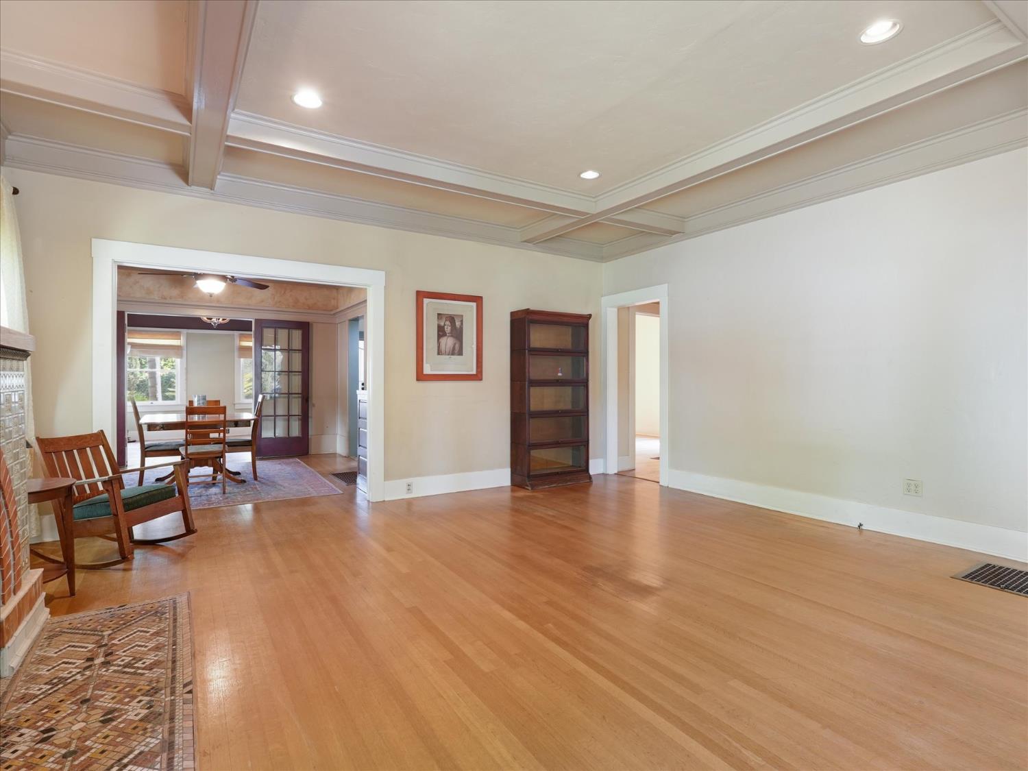 702 E Peralta Way, Fresno, CA 93704