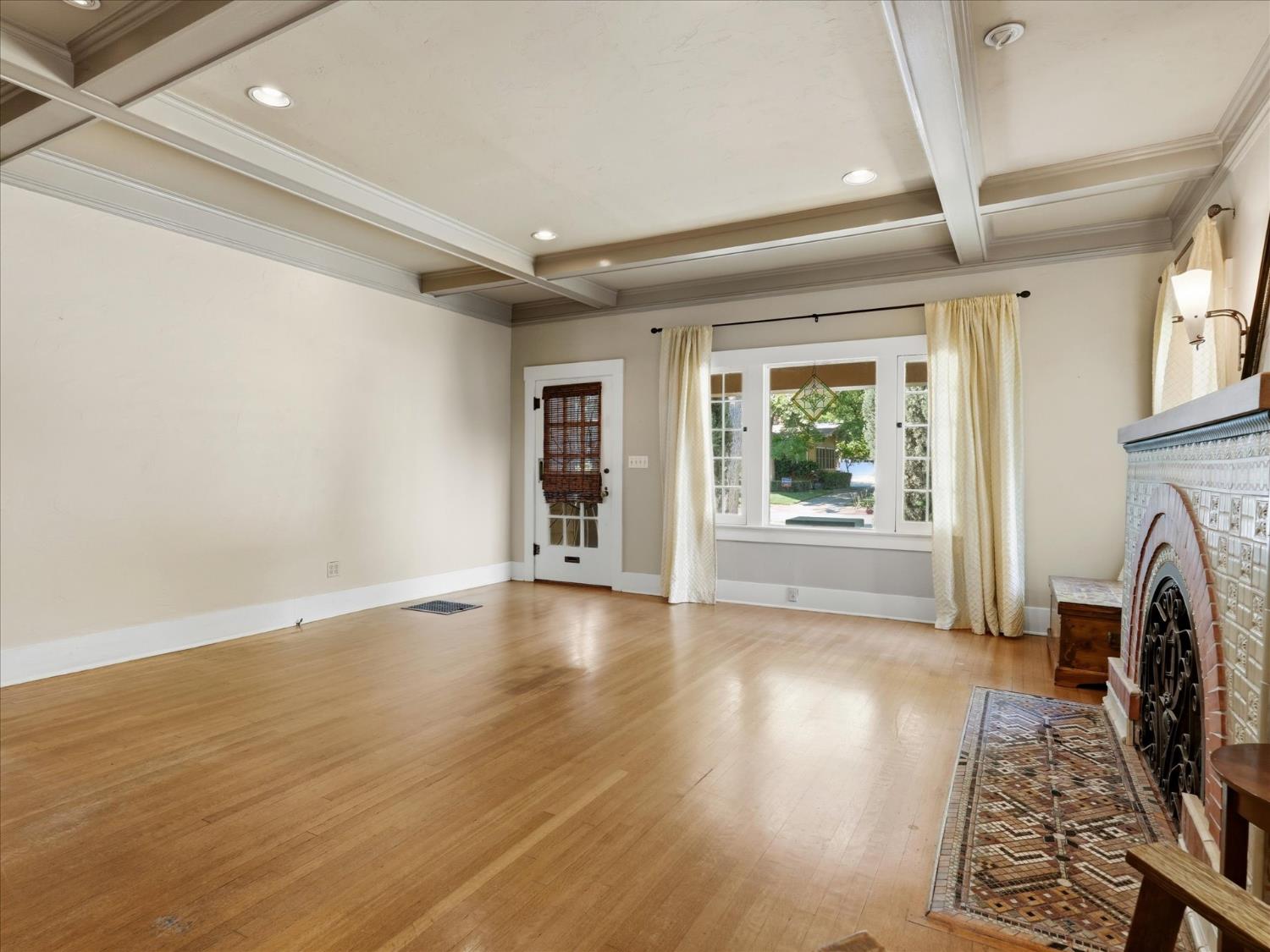 702 E Peralta Way, Fresno, CA 93704