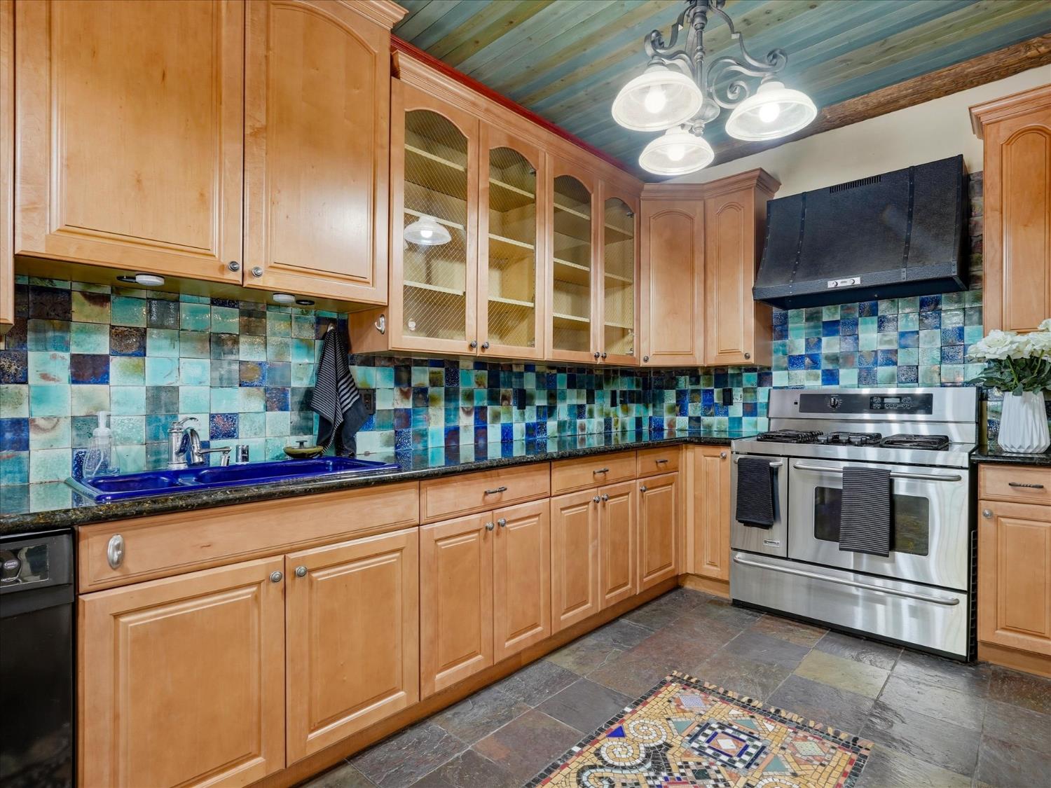 702 E Peralta Way, Fresno, CA 93704